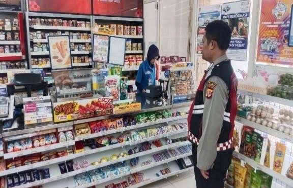 Giat Patroli Perekat Supermarket Indomaret Gempol Guna Antisipasi Kejahatan