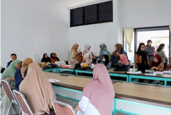Cek Kesehatan Gratis di Cikondang Sukabumi, Warga Antusias Periksa Gula Darah hingga Mata 