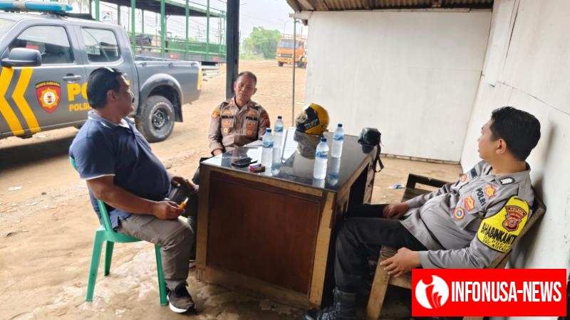 Kapolsek Kotabaru Silaturahmi Dengan Kepala Desa Salam Rangka Cooling System Jelang Pilkades Serentak