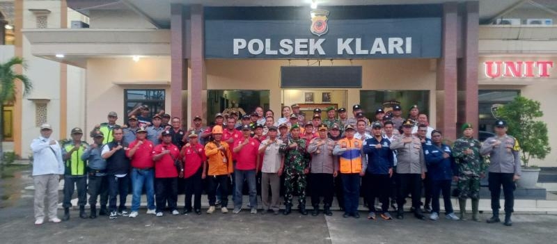Polsek Klari Gelar Apel Gabungan Pengamanan Malam Tahun Baru 2026