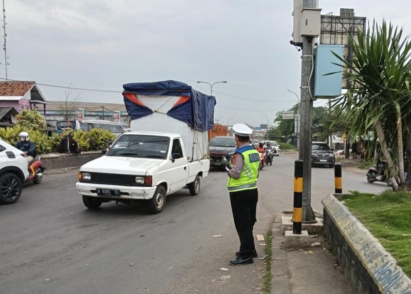 Atur Arus Lalu Lintas, Upaya Satlantas Polres Karawang demi Cegah Kemacetan pada Libur Long Weekend
