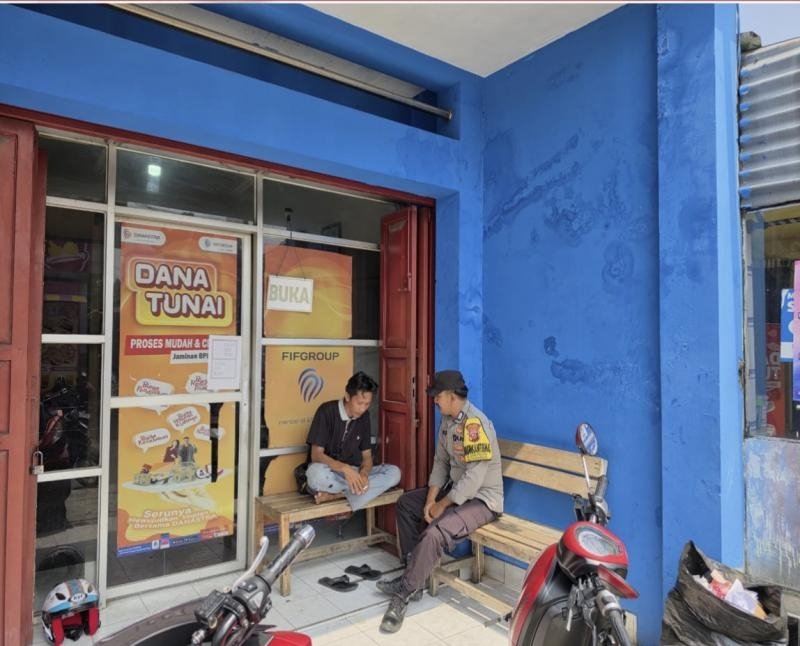 Personil Polsek Tegalwaru Patroli Siang Sambang Kantor Finansial FIF Loji Imbau Warga Waspada