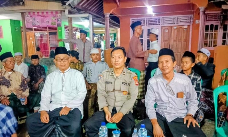 Bhabinkamtibmas Polsek Tegalwaru Hadiri Maulid Nabi Muhamad SAW di Cintawargi Sampaikan Pesan Kamtibmas