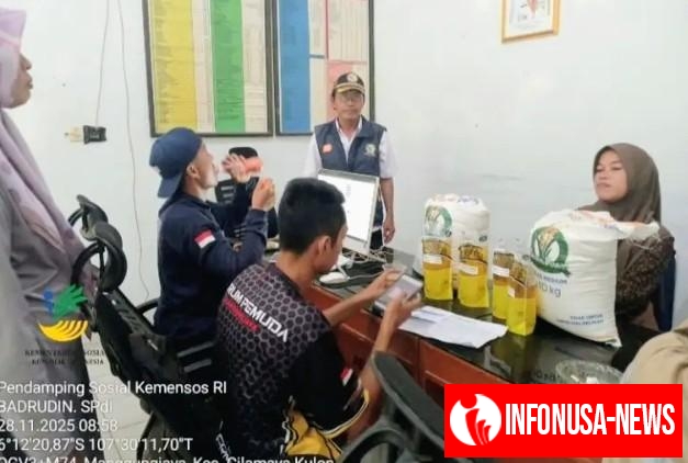 Sebanyak 415 KPM Desa Manggungjaya Kecamatan Cilamayw Kulon  Kabupaten Karawang Terima Bantuan Beras dan Minyak, Pemdes Pastikan Tepat Sasaran