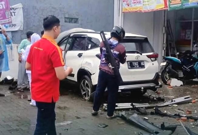 Tragedi di Depan Kantor Desa: Pejalan Kaki Tewas Terseret Mobil di Telagasari