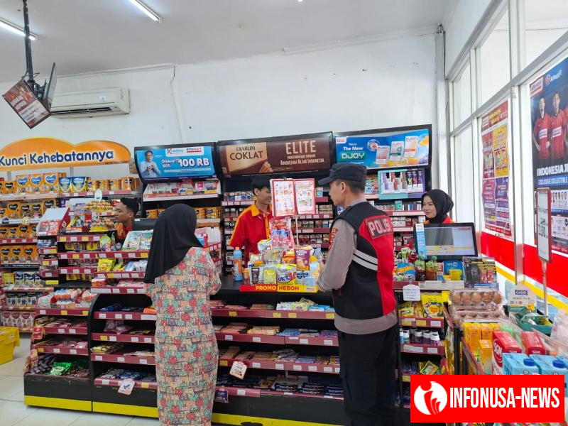 Personil Polsek Tegalwaru Patroli Siang hari, Cegah Pekat Sambang Minimarket di Wilayah Cintalanggeng