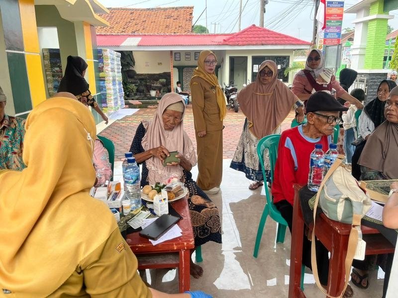 341 KPM Warga Cikampek Barat Tersenyum, Bantuan Sosial dan Layanan Kesehatan Gratis Hadir Bersamaan