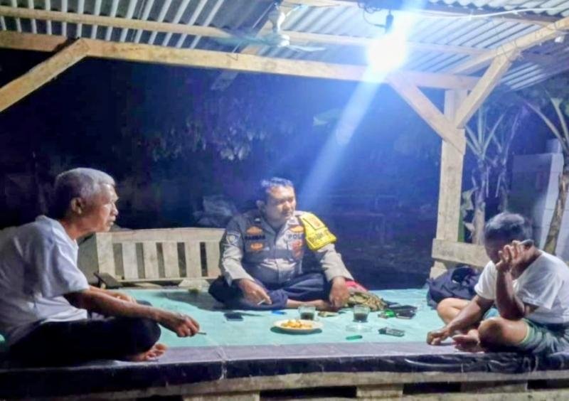 Upaya Aipda Abdul.Rahman Bhabinkamtibmas Ikut Serta Dalam Giat Ronda Bersama Warga