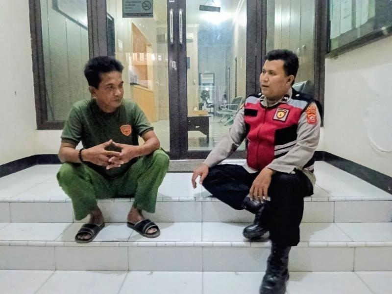 Cegah Gukamtibmas Malam, Bhabinkamtibmas Polsek Telagasari Aktifkan Kembali Ronda Bersama Warga