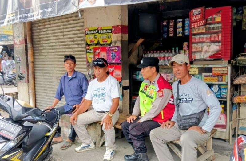 Personil Polsek Tegalwaru Gelar Patroli Siang Monitoring Parkir Motor di Pertigaan Pasar Loji Cintalaksana Cegah C3
