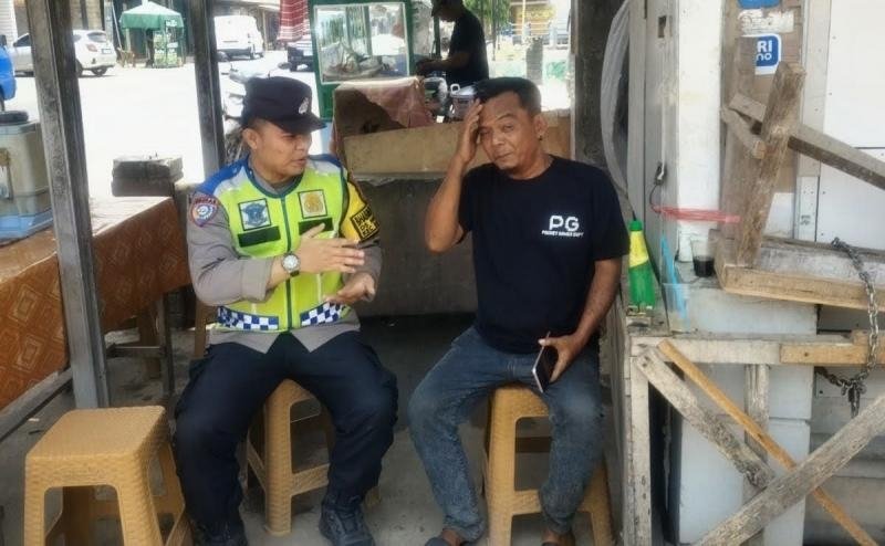 Bripka Satim Anggota Prekat Polsek Banyusari Sosialisasikan Bahaya TPPO