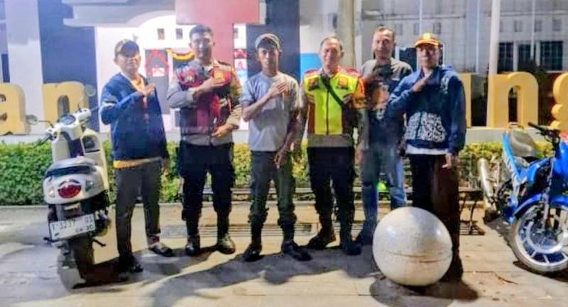 Patroli Dialogis Bhabinkamtibmas Polsek Lemahabang Imbau Warga Desa Karangtanjung Tetap Pertahankan Kamtibmas