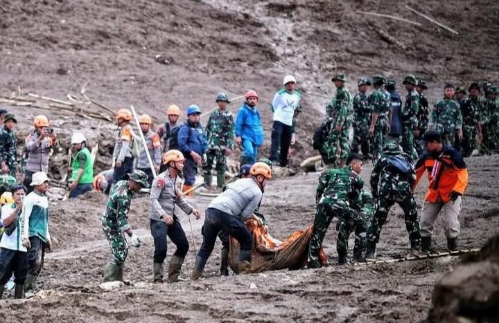 Harapan di Tengah Duka, Pencarian Korban Longsor Bandung Barat Terus Berlangsung