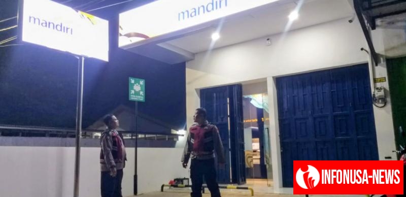 Kanit Sabhara Polsek Batujaya bersama Anggotanya Cegah GU Kamtibmas di Bank Mandiri Unit Batujaya pada malam hari