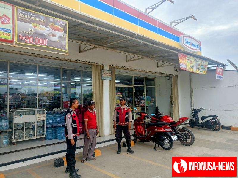 Anggota Polsek Batujaya melaksanakan Giat Cipta Kondisi KRYD di Minimarket
