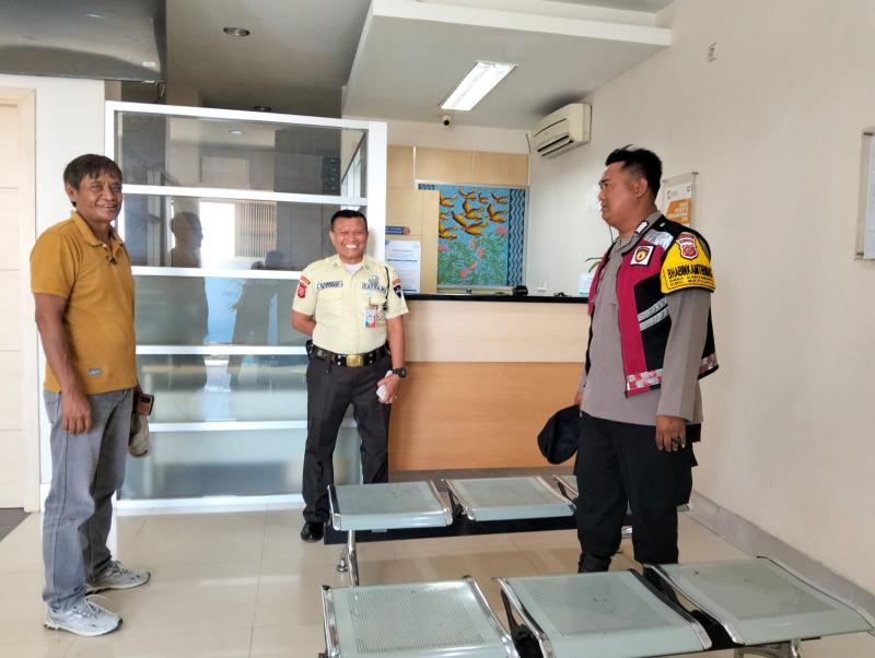 Aiptu Murtija Anggota Polsek Batujaya Sambangi Scurity Bank BJB Unit Batujaya