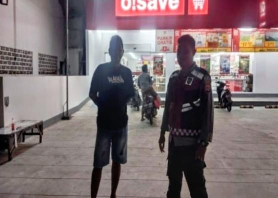 Polisi Hadir Jaga Rasa Aman, Patroli Perekat Sambangi Supermarket O!save Gempol