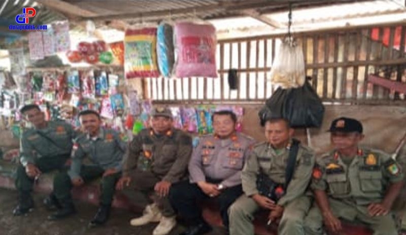 Kapolsek Lemahabang Gelar Jumat Curhat Bersama Satpol PP Kecamatan
