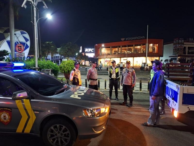 Polsek Telukjambe Timur Gelar Patroli Perintis Guna Jaga Situasi Keamanan di Bundaran Mercure