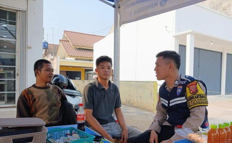 Bhabinkamtibmas Polsek Telagasari Sampaikan Himbauan Kenakalan Remaja Kepada Masyarakat Binaan