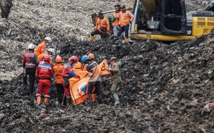 Duka di Bantargebang, Satu Korban Lagi Ditemukan di Tengah Longsoran Gunungan Sampah
