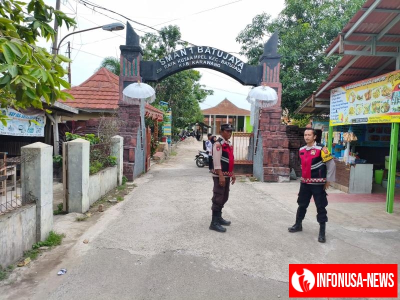 Anggota Polsek Batujaya Melaksanakan Patroli Prekat, Antisipasi Kenakalan Remaja pada saat jam Pulang Sekolah