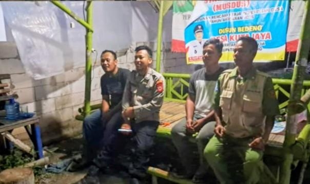 Jaga Kedekatan, Bhabinkamtibmas Laksanakan Giat Ngawangkong Dengan Masyarakat Desa Binaan