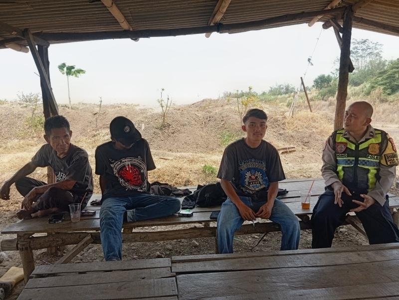 Polsek Ciampel, Aipda Tono Melaksanakan Sambang di Wilayah Desa Mulyasejati Kecamatan Ciampel Karawang