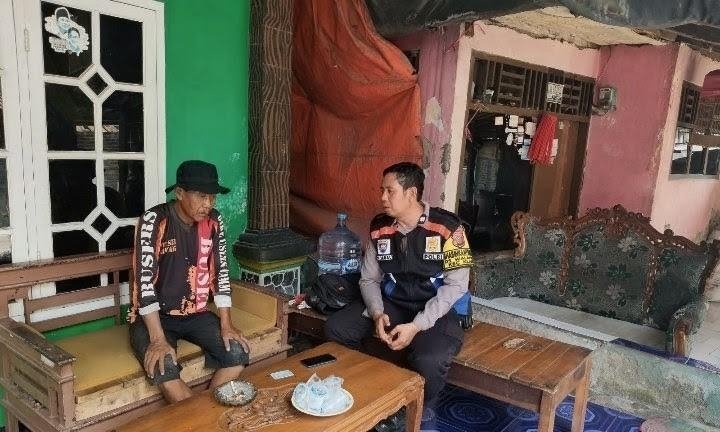 Bhabinkamtibmas Polsek Klari Beri Warga Penyuluhan Pencegahan Kenakalan Remaja