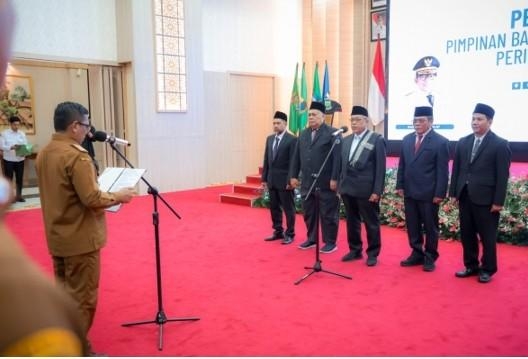 Gubernur Andra Soni Resmi Lantik Lima Pimpinan Badan Amil Zakat Nasional (Baznas) Provinsi Banten periode 2025–2030. 