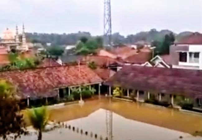 Air Terus Naik, Ribuan Rumah Warga Ciasem Subang Terendam Banjir Hingga Satu Meter