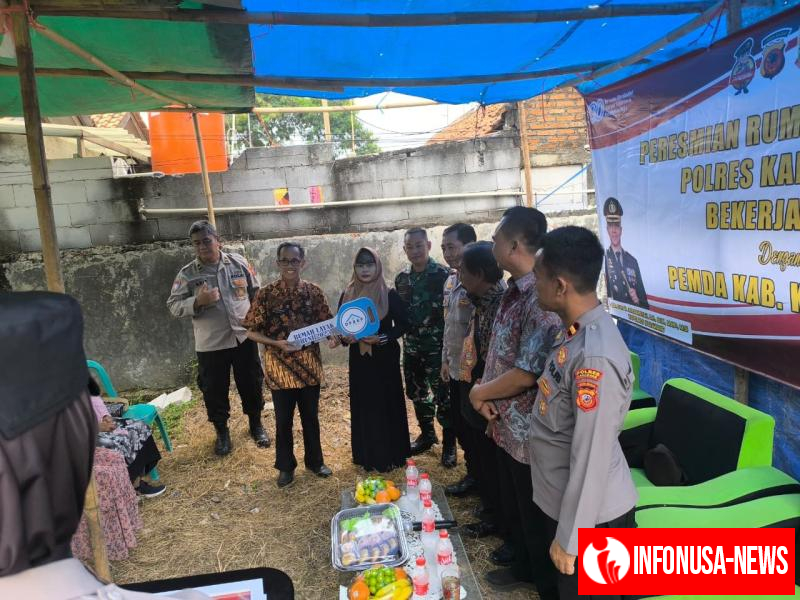 Wujud Kepedulian Sosial, Polres Karawang Serahkan Kunci Rumah Rutilahu