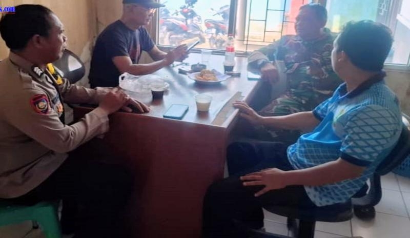 Briptu Dodi Patroli Dialogis Bhabinkamtibmas Polsek Lemahabang Imbau Pemdes Karangtanjung Cegah TPPO