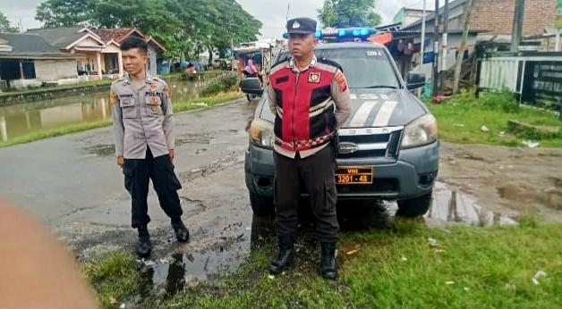 Bripka Arip Polsek Rengasdengklok Gelar Patroli Dialogis, Guna Wujudkan Keamanan dan Ketertiban Masyarakat