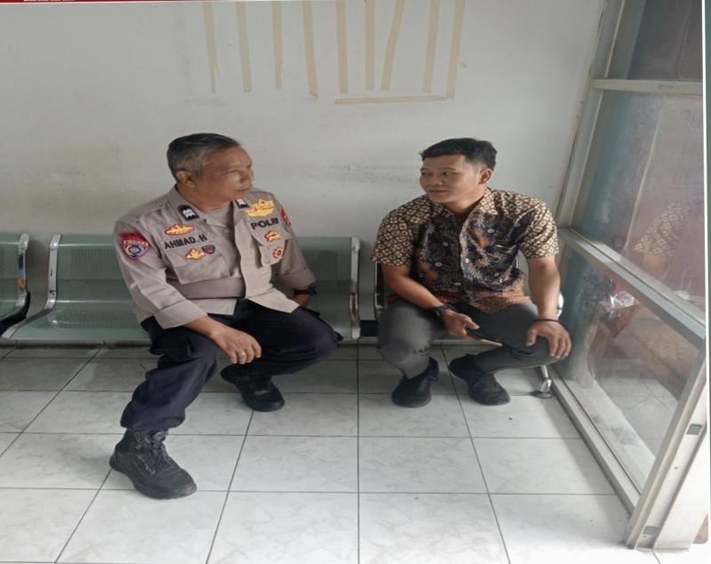 Personil Polsek Tegalwaru Sambang Kantor FIF Loji Pada Patroli Siang Beri Pesan ke Warga Waspada