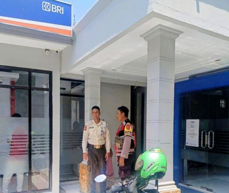 Upaya Kunjungi BRI Gempol Patroli Prekat Polsek Banyusari di Siang Hari di Wilayah
