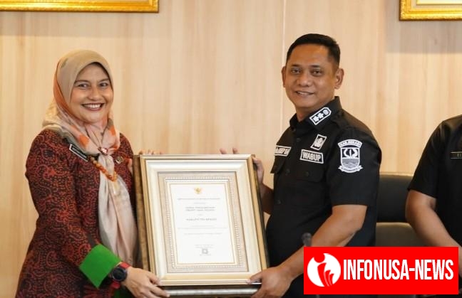 Pemkab Bekasi Terima Tanda Penghargaan Swasti Saba Padapa dari Kementerian Kesehatan RI Atas Keberhasilan dalam Menyelenggarakan Kabupaten/Kota Sehat Tahun 2025