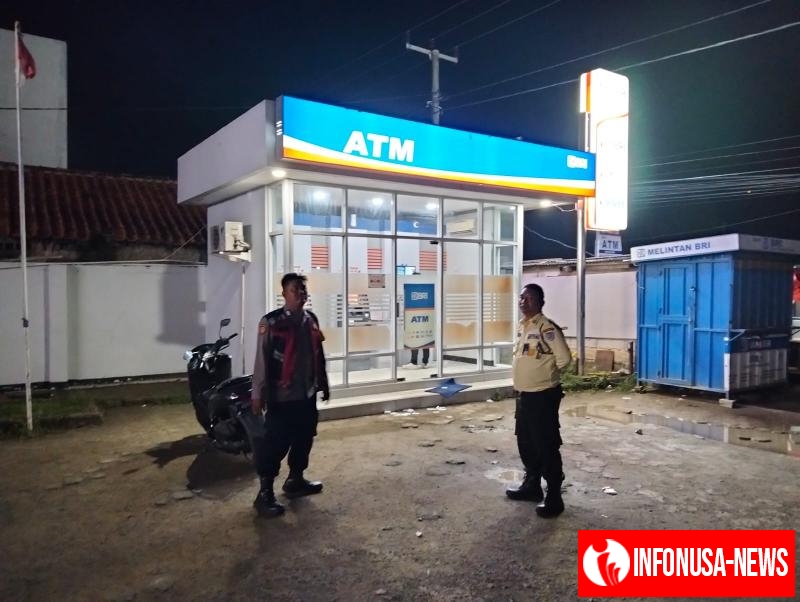 Anggota Polsek Batujaya Sambangi Scurity Bank BRI Unit Batujaya pada Malam Hari