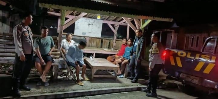 Saat Ronda Malam, Personil Jatisari HimbaubKamtibmas Jelang Bulan Ramadhan