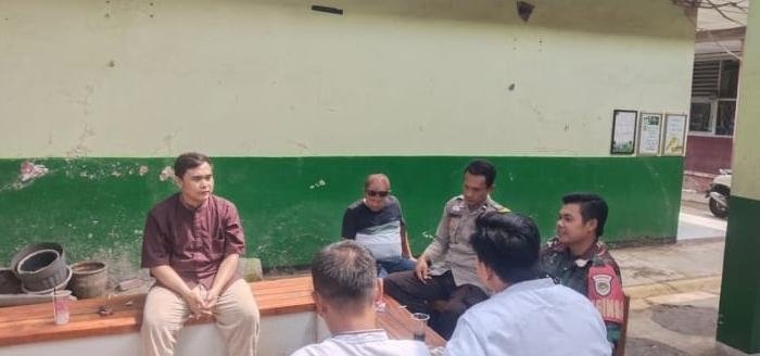 Sinergitas TNI–POLRI Bersama Warga Desa Jatisari Bahas Kamtibmas di Lingkungan