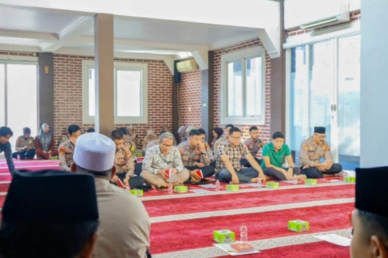 Dai Kamtibmas Polres Karawang Beri Tausiyah di Binrohtal: Hidup di Dunia Harus Bermanfaat agar Akhir Husnul Khatim