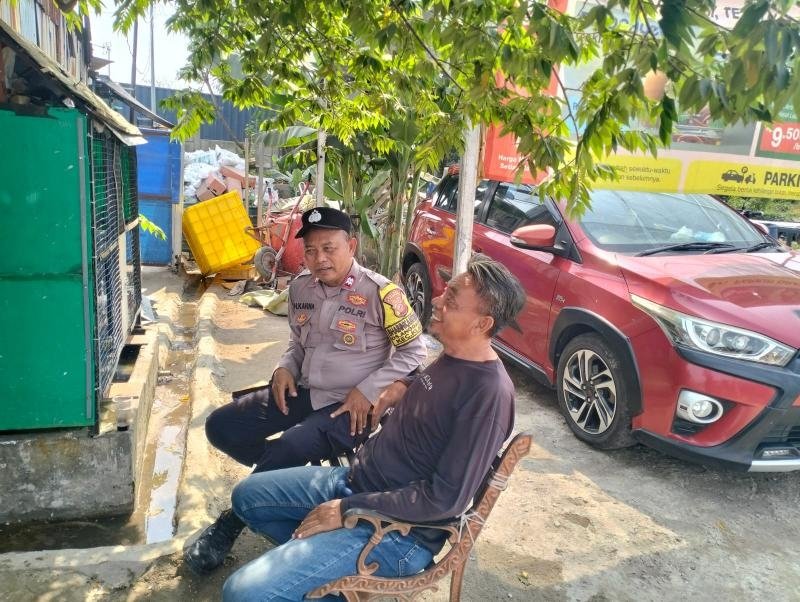 Aiptu H. Karna Laksanakan Patroli Malam, Sambangi Warga Dusun Sukamulya