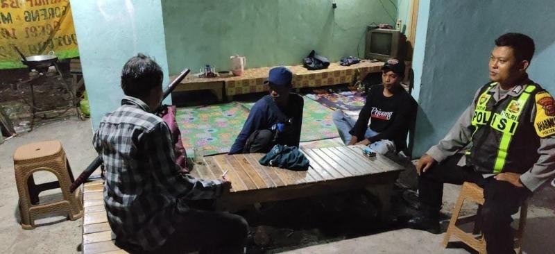Upaya Pak Bhabinkamtibmas Ikut Serta Dalam Giat Ronda Bersama Warga Binaan di Wilayah Hukum
