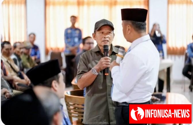 Wali Kota Depok Supian Suri Lakukan Tanya Jawab Bersama Warga Kelurahan Kukusan Saat Kegiatan Sosialisasi RTLH di Aula Kecamatan Beji