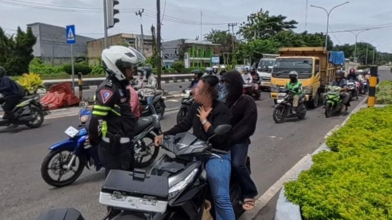 Polantas Menyapa, Tegur Pelanggar Lalu Lintas saat Gelar Patroli Simpatik di Jalan Raya