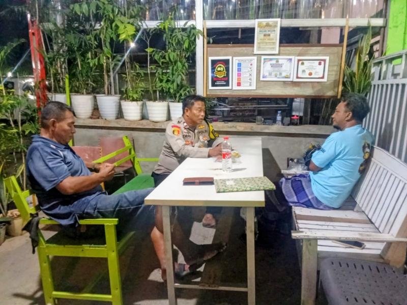 Bhabinkamtibmas Patroli Malam, Sambangi Warga Perum Griya Pesona Asri