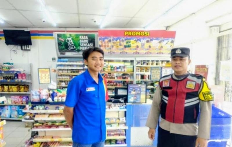 Upaya Melaksanakan Giat Patroli Perekat Supermarket Indomaret Gempol Guna Antisipasi Kejahatan