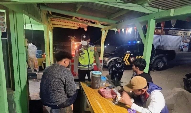 Bhabinkamtibmas Polsek Pangkalan Laksanakan Patroli Dialogis, Cek Keamanan dan Ketertiban Kampung Citaman