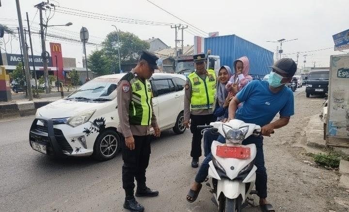 Personil Polsek Klari Teguran Secara Humanis Saat Gelar Razia Kendaraan Yang Melanggar