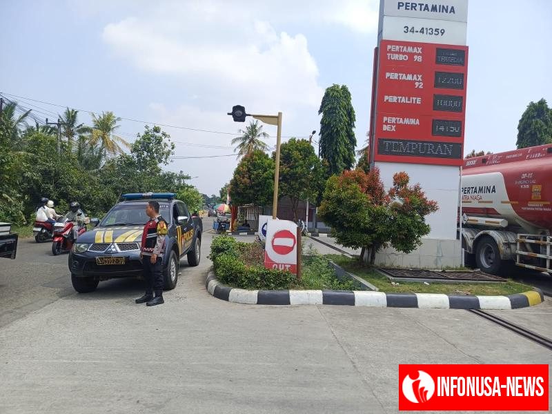 Personil Piket Unit Patroli Polsek Tempuran Gelar Patroli siang hari, Guna Antisipasi Gukamtibmas diwilayah hukumnya.

Polres Karawang Polda Jawa Barat - Dalam rangka mencegah